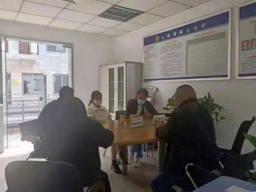 法律咨詢進(jìn)社區(qū)，為民服務(wù)暖人心